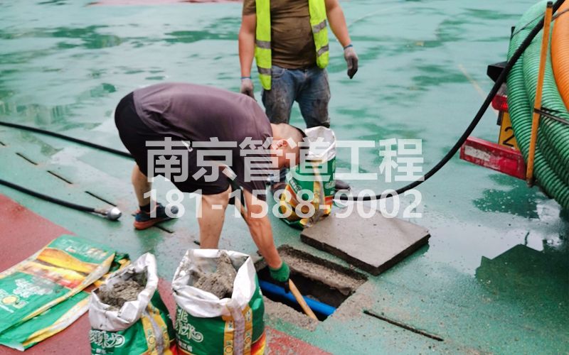 218钟灵街管道清淤