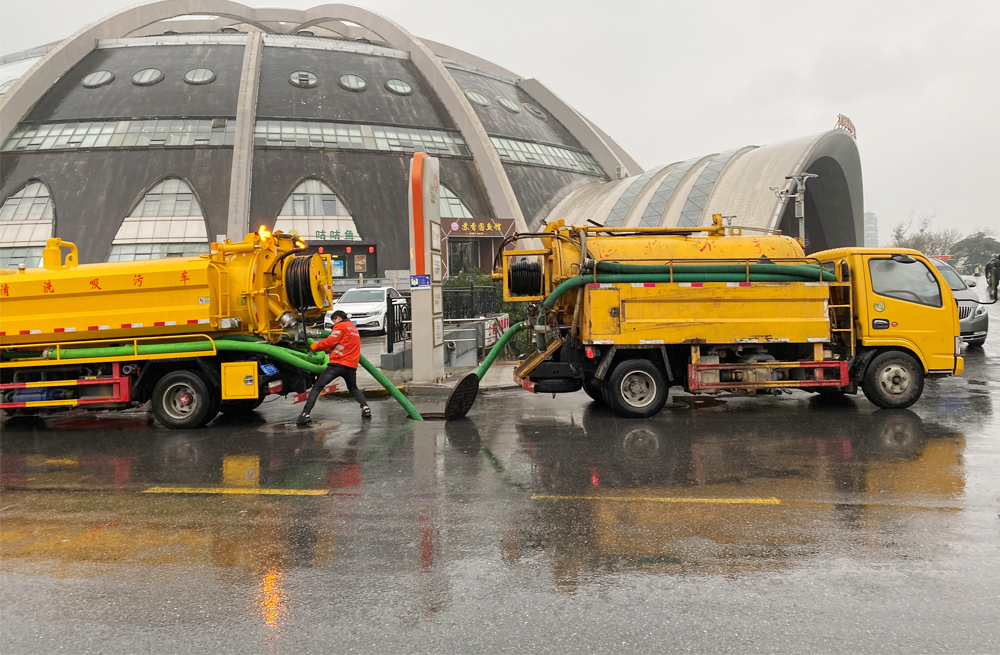 271钟灵街商场管道清淤