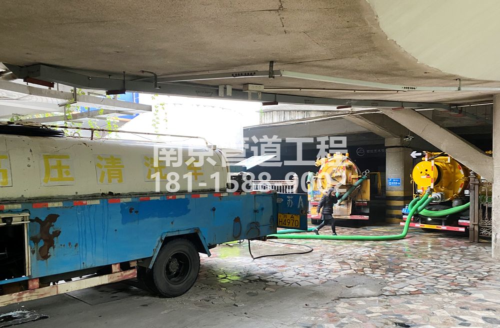 273钟灵街商场地下室污水清理