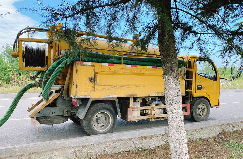 283钟灵街清洗抽粪车