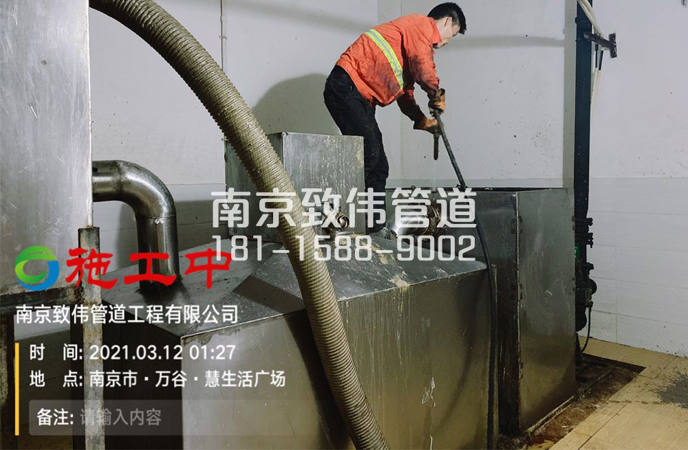 324钟灵街地下室隔油池清洗